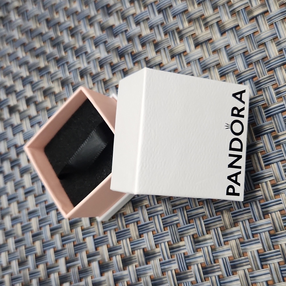 Pandora Charm - gift box